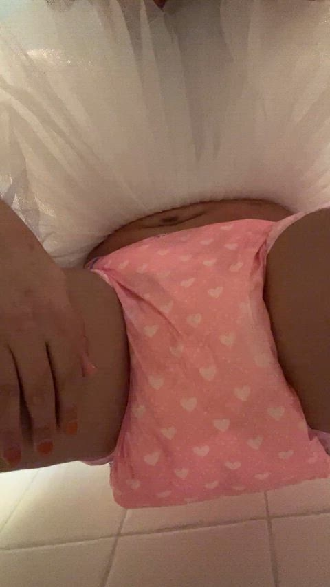 diaper masturbating white girl gif