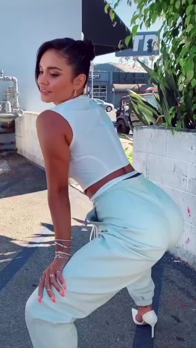 Vanessa Hudgens IG Twerk