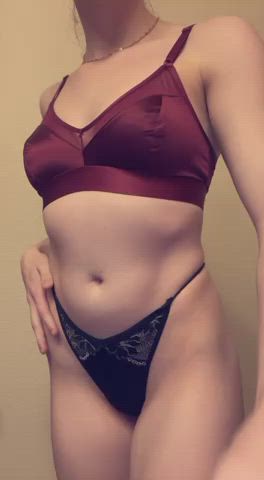 Does my sexy 19yr old body turn you on? ;)