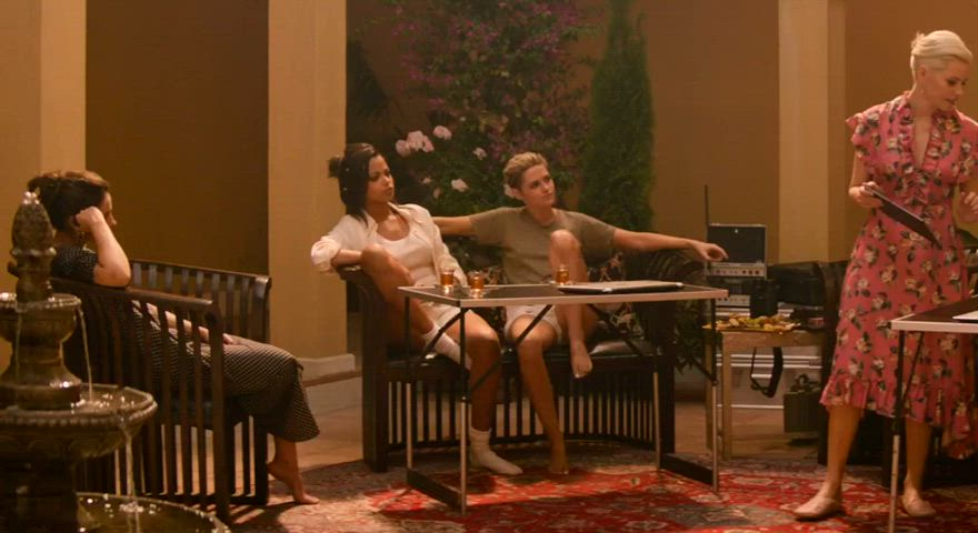 babe celebrity elizabeth banks feet female kristen stewart naomi scott socks gif