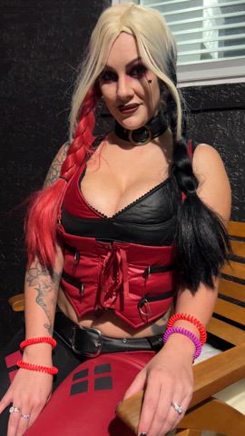 cosplay halloween harley quinn gif