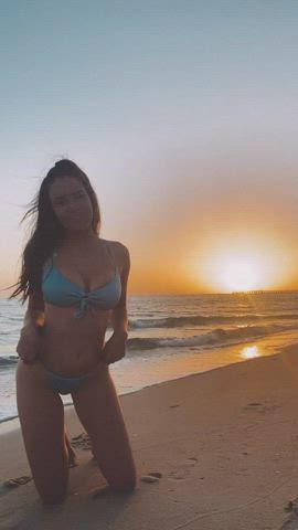 would u fukk a 19yo aussie girl on the beach while the sun is going down..
