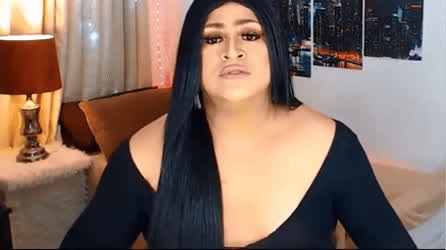 Muscular Filipina Crossdresser Shows Powerful Legs