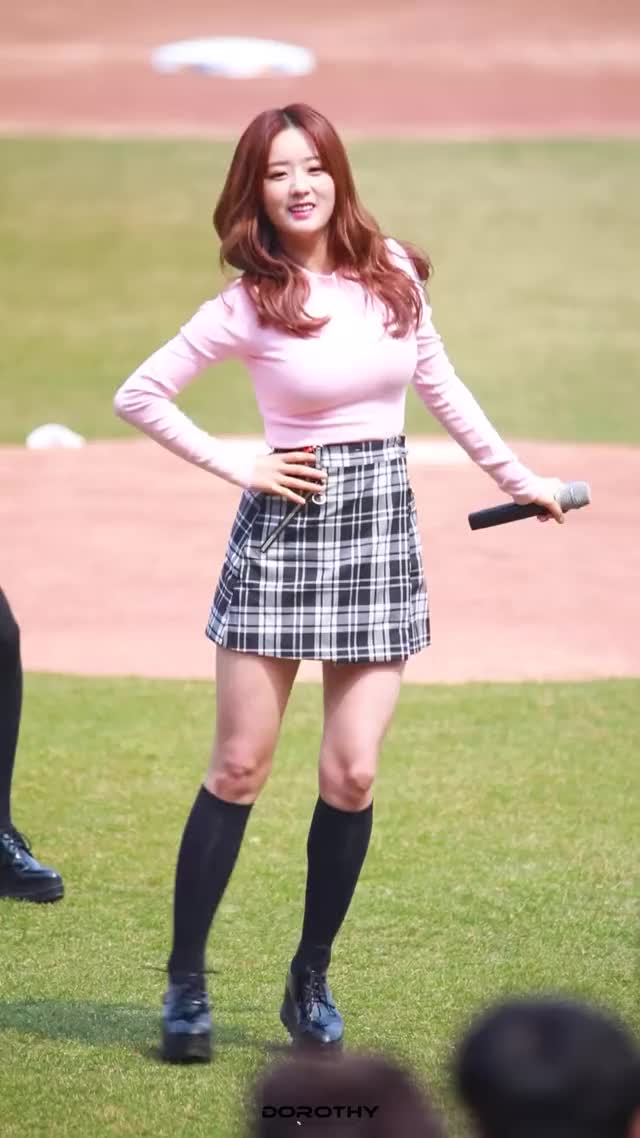 Apink - Bomi Looking Huge