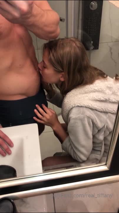 Quick Blowjob In The Bathroom