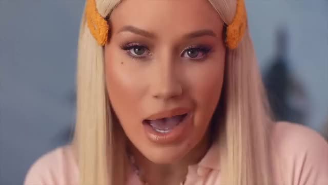 Iggy Azalea - Fuck It Up (Official Music Video) ft. Kash Doll