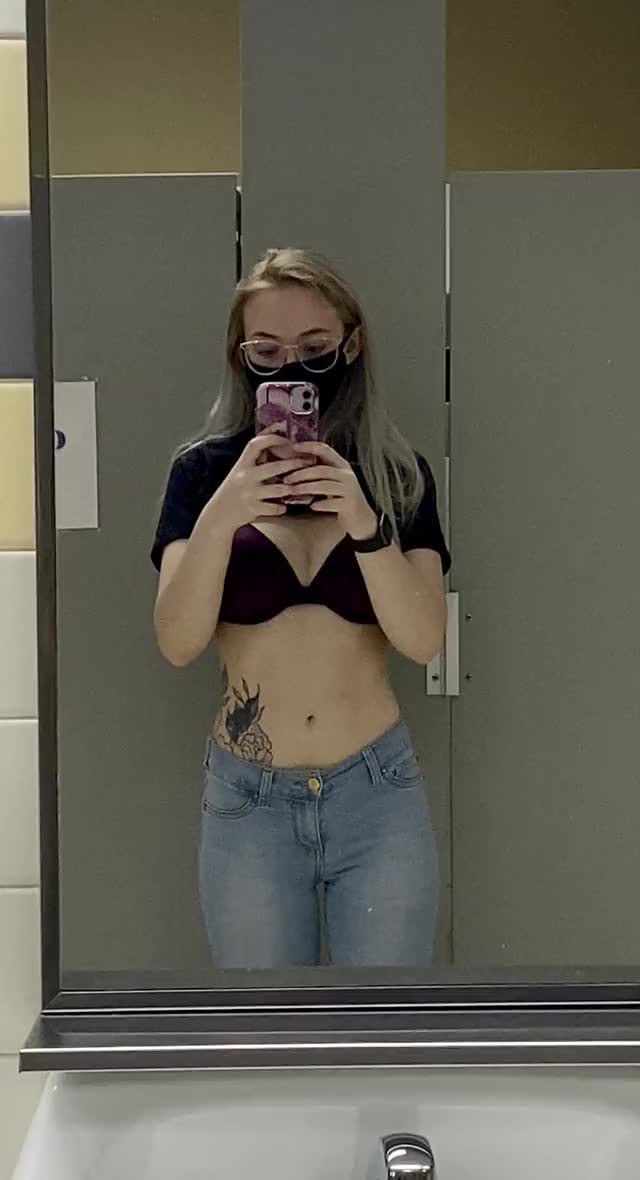 Flashing my tits in my college bathroom [F18]
