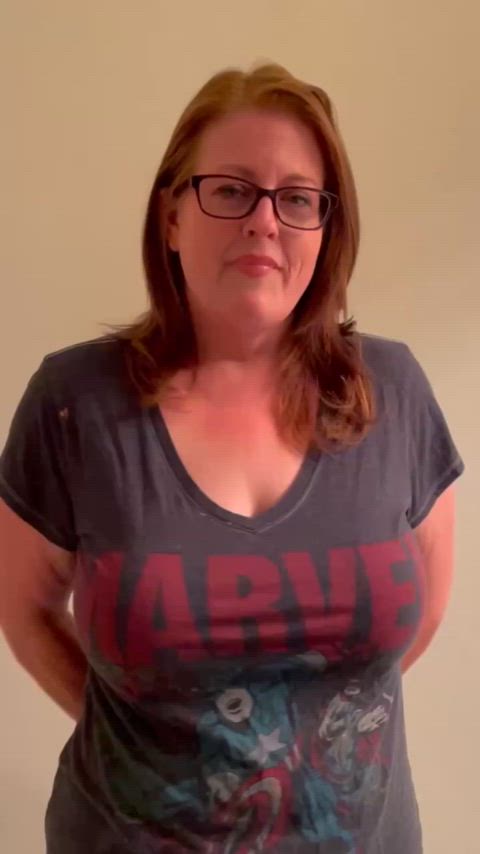 big tits boobs busty cleavage jiggling milf natural tits shaking teasing r/tributeme