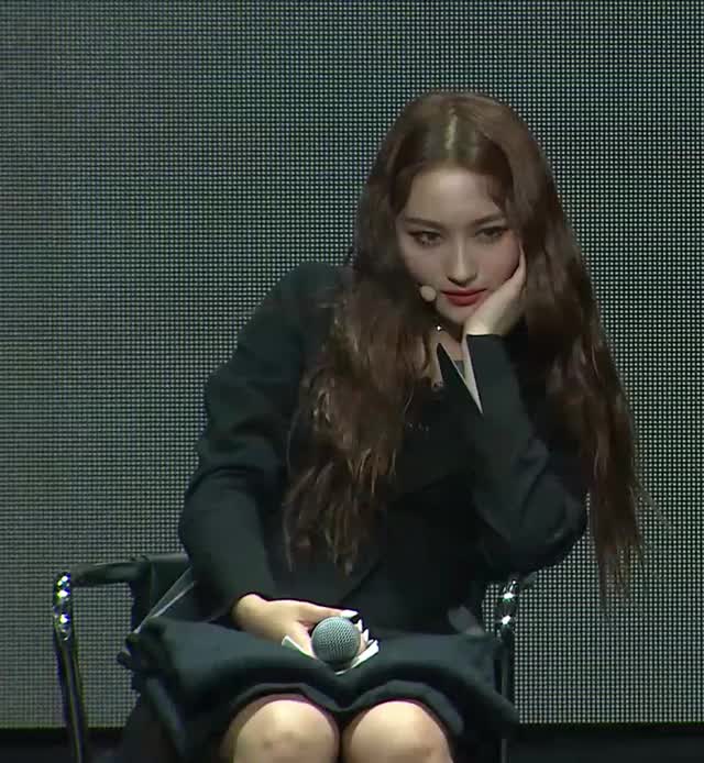 V LIVE - 드림캐쳐(Dreamcatcher) COMEBACK SHOWCASE -What- 34