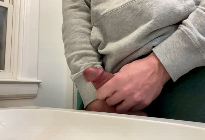 Who likes big BWC cumshots? DMs welcome.