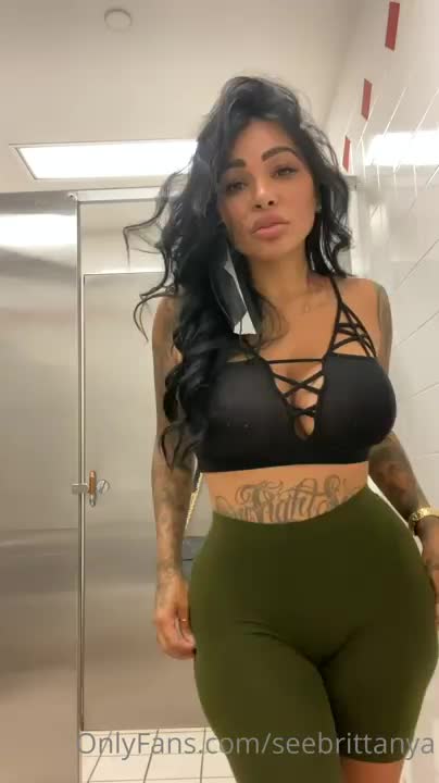Brittanya her photos and more videos! Link in Comments