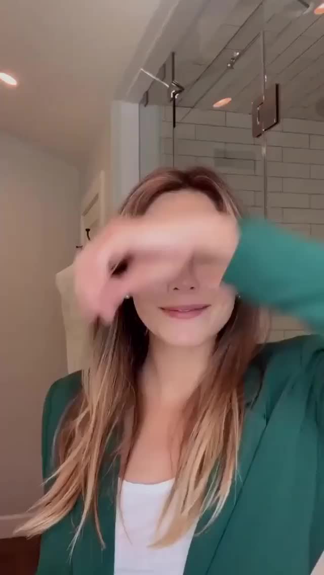 Elizabeth Olsen Being Cute (2)