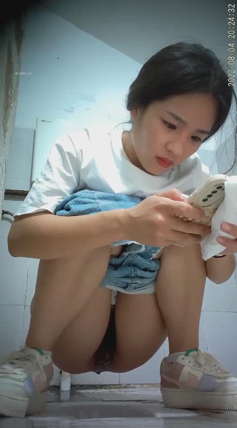 asian babe toilet gif