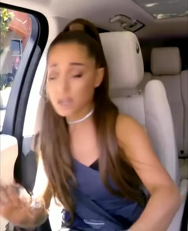 Ariana Grande gif