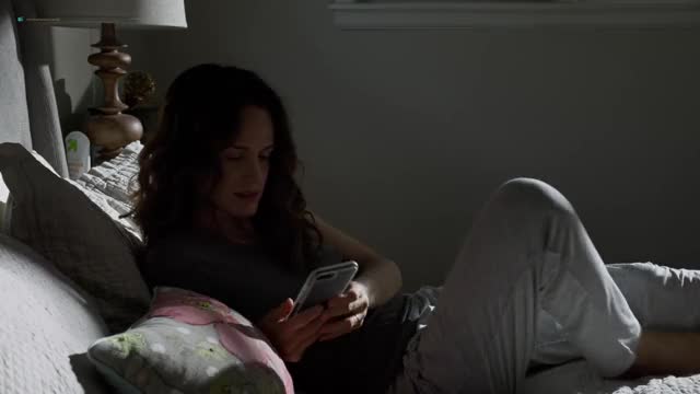 Elizabeth Reaser Easy-03x05 CelebrityBelly Edit pst