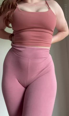 ass asshole big ass jiggling leggings pawg pussy redhead yoga pants bbw curvy gif