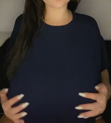 MASSIVE HUGE TITTYS