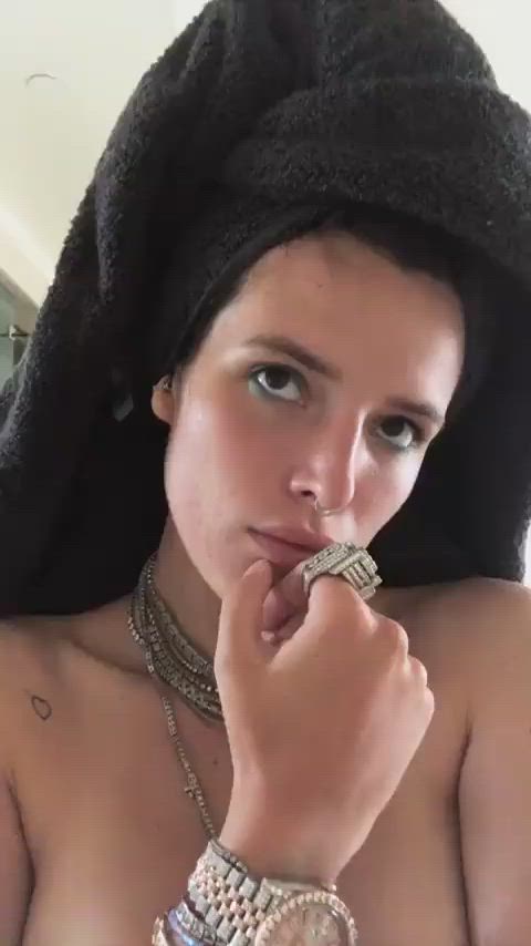 Bella thorne