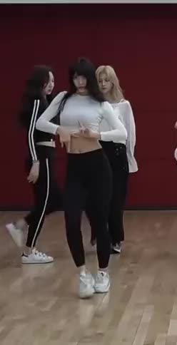 Twice - Momo