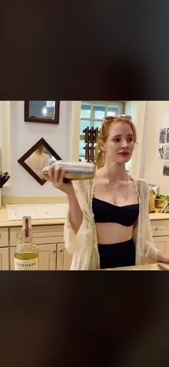 Bikini Jessica Chastain gif