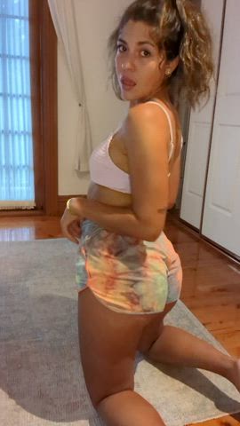 Hot Latina girl Twerks for you