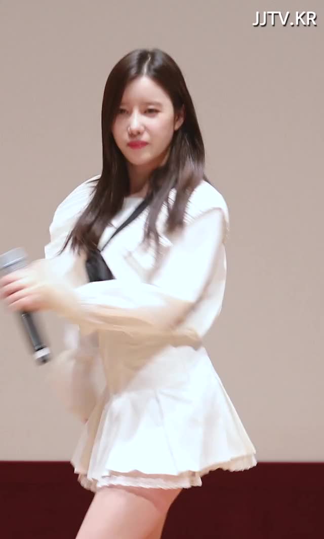 턴 하는 베리굿 태하 (Berry Good Taeha).gif