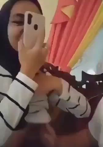 Hijabi Boobs Flash Selfie 🤳
