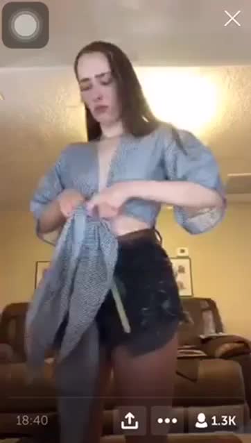 Periscope Teen Flashes Boob