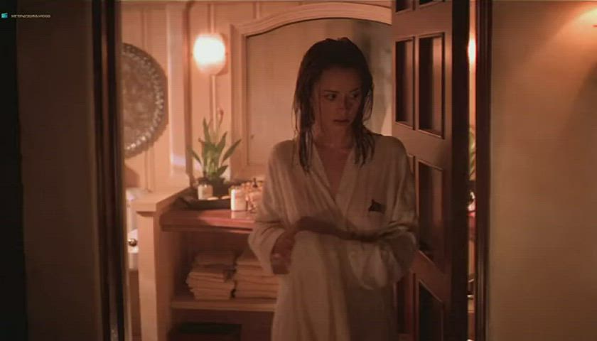 Jennifer love hewitt, gets out of shower to answer the door
