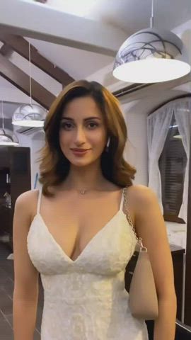 Diksha Singh Cleavage Video