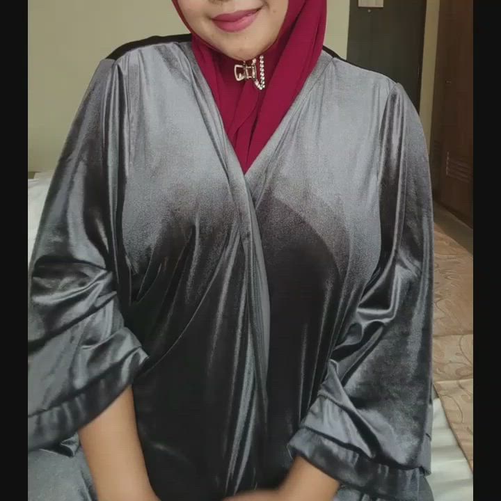 Kinky big beautiful hijabi