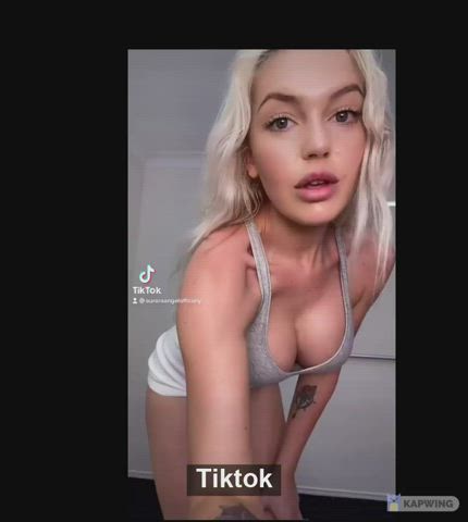 Tiktok vs Reddit (Aurora Angel)