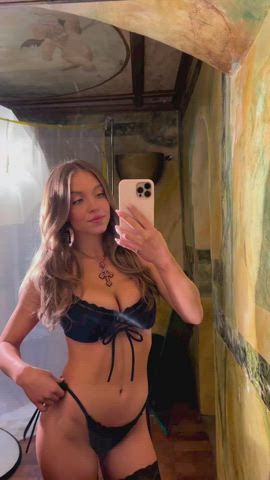 big tits natural tits sydney sweeney gif