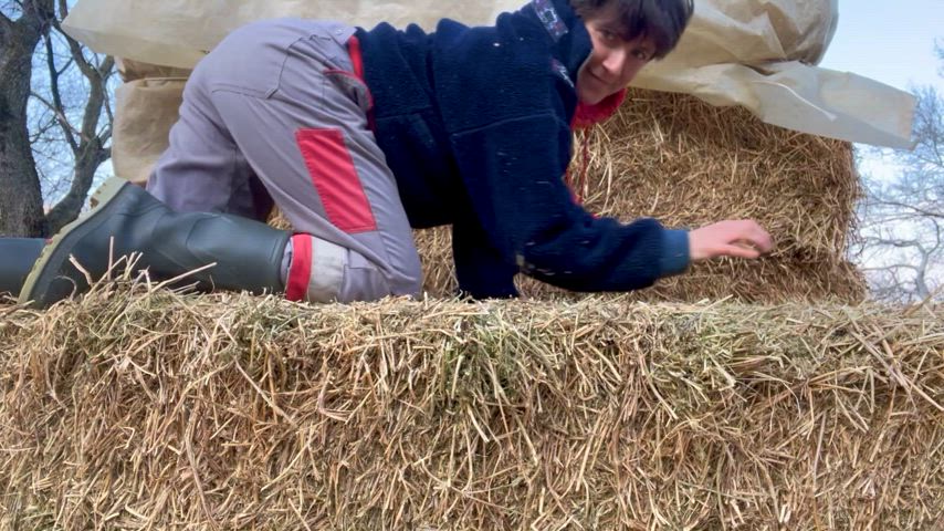 This farm boi needs fucking…! I’ll be waiting holes wet and ready on the haystack