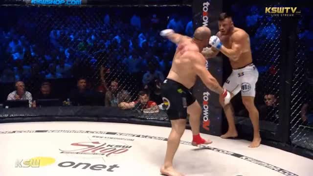 Erko Jun appeared to be in danger early vs Tomasz Oswiecinski but he finished it