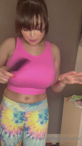 Clothed Huge Tits Natural Tits Pretty T-Shirt Tessa Fowler Top Vertical gif