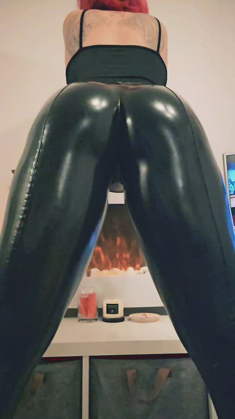 amateur ass babe big ass latex leggings nsfw slow motion teen twerking ass-clap bubble-butt