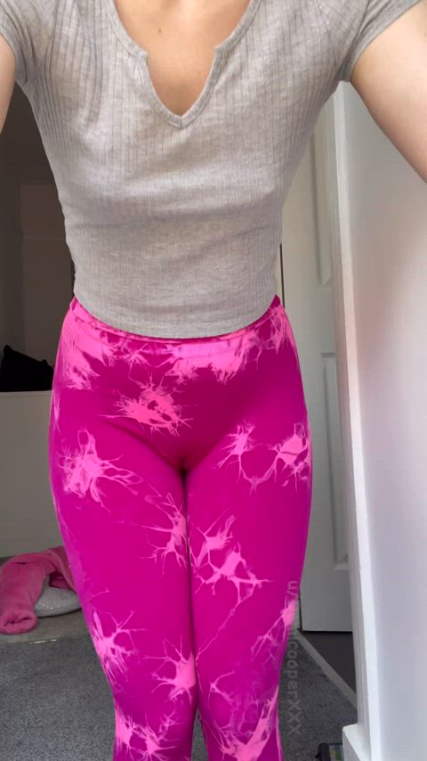 Trying to turn some heads at the gym wearing these bright leggings