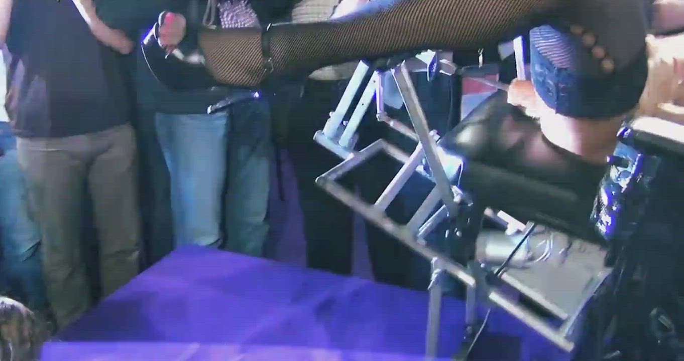 Using fucking machine in front of the audience