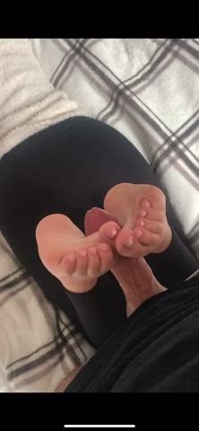 cumshot foot fetish footjob gif