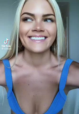 TikTok tongue babe