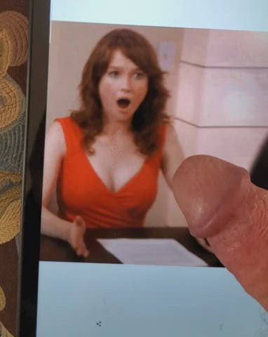 Ellie Kemper's tits get me hard