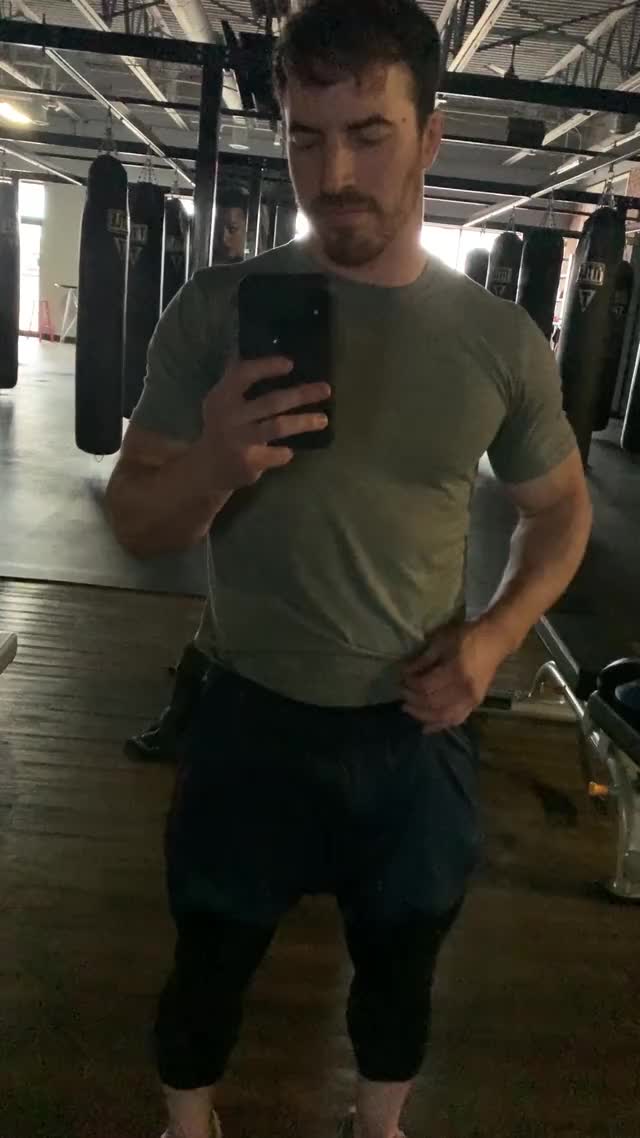 (31) I miss the gym