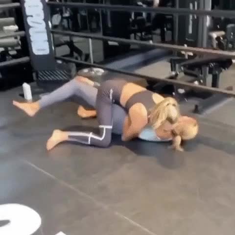 Cara Delevingne workout buddies (2)