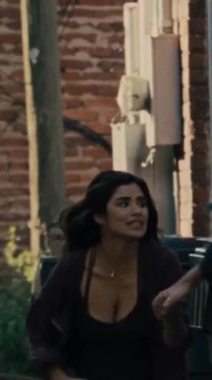 Diane Guerrero (Killerman) 01 (LOOPED)