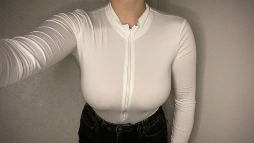 hope you like how they bounce in this top :)