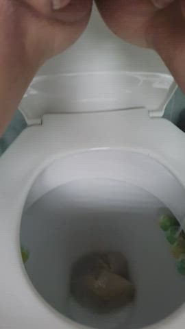 I peed all over the toilet 🙈🙈 [F25]