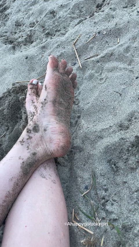 Having fun in the sand 🤭