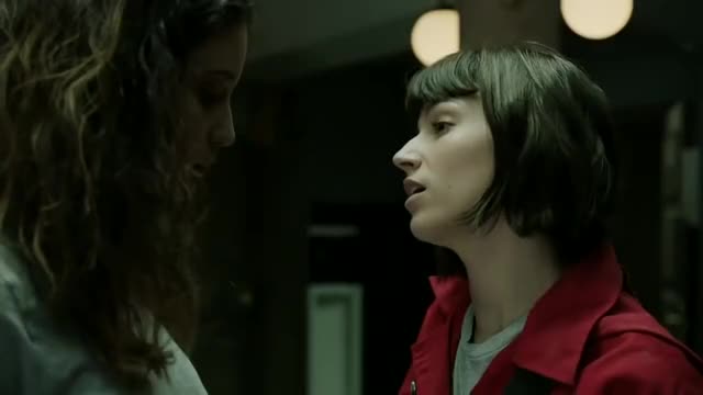 La casa de papel tokyo lesbian kiss