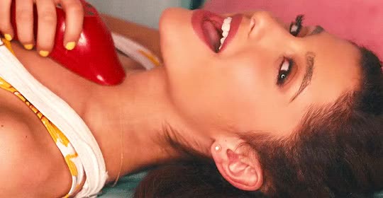 Ariana Grande gif